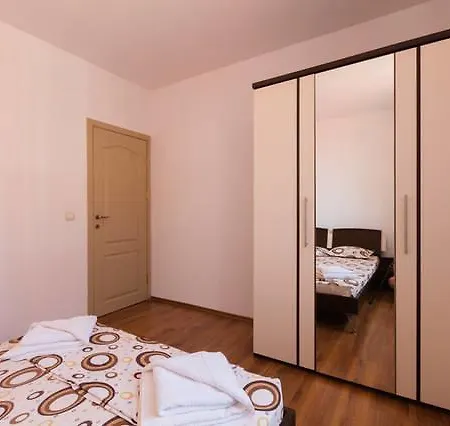 Apartment Lazur *