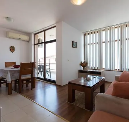 Apartment Lazur *